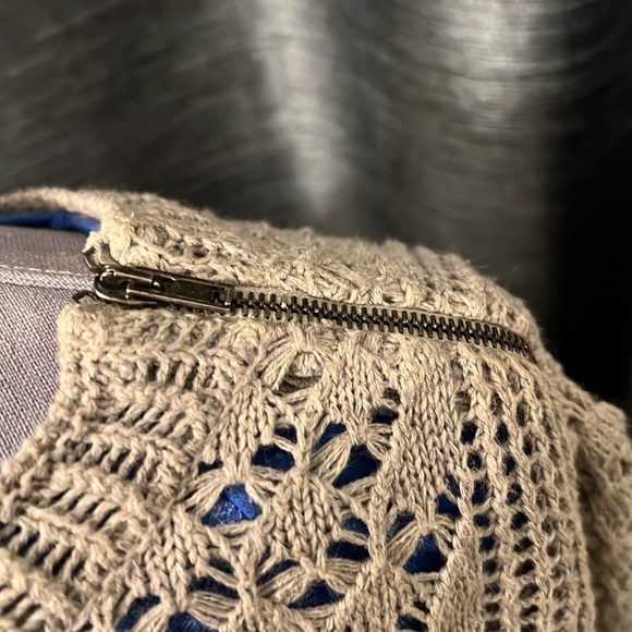 🆕️ See by Chloe Crewneck Knit Sweater (zipper shoulders) size 6 - Picture 6 of 12